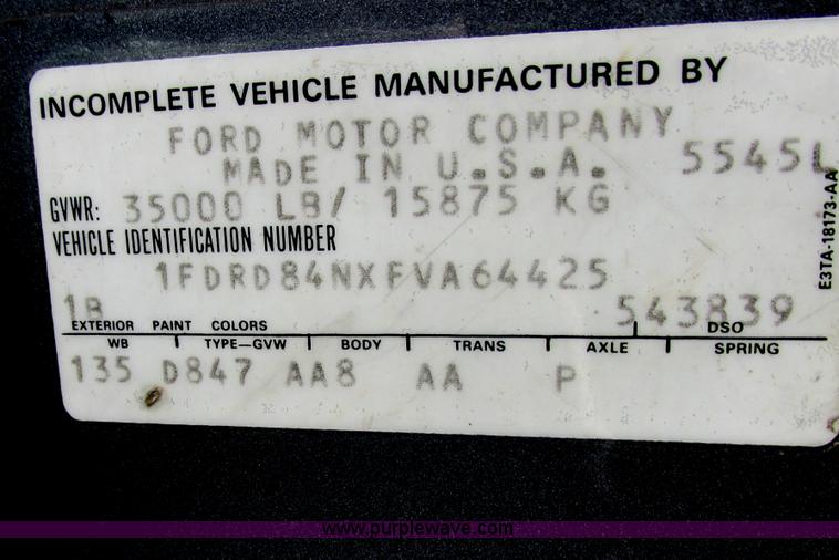 image for item E5245 1985 Ford cab over box truck