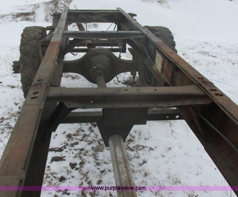 image for item E5253 1977 Ford F600 truck cab and chassis