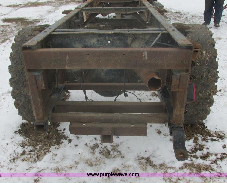 image for item E5253 1977 Ford F600 truck cab and chassis
