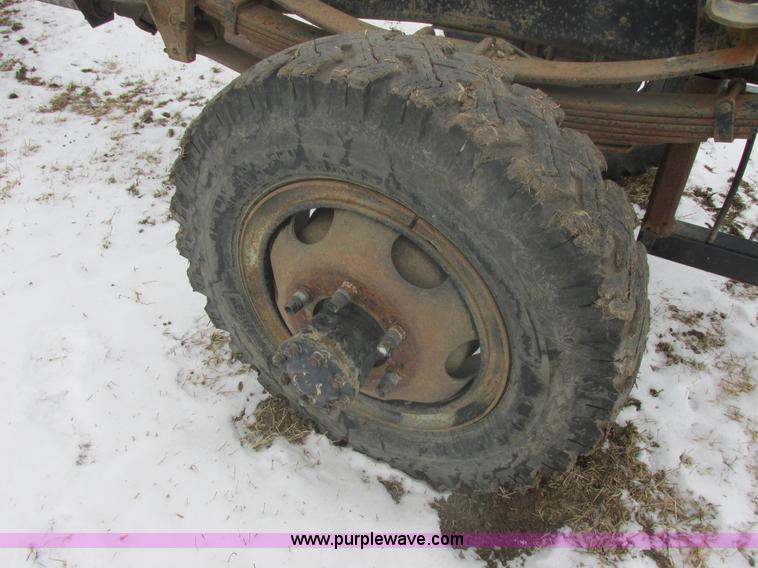 image for item E5253 1977 Ford F600 truck cab and chassis