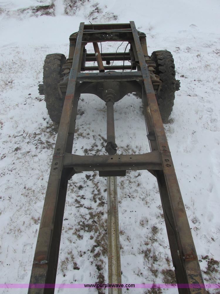 image for item E5253 1977 Ford F600 truck cab and chassis