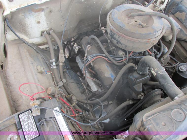 image for item E5253 1977 Ford F600 truck cab and chassis