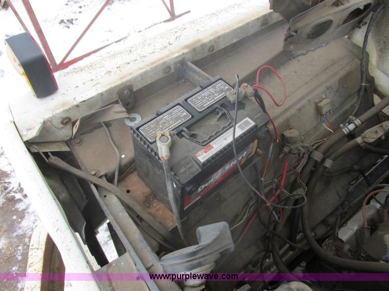 image for item E5253 1977 Ford F600 truck cab and chassis