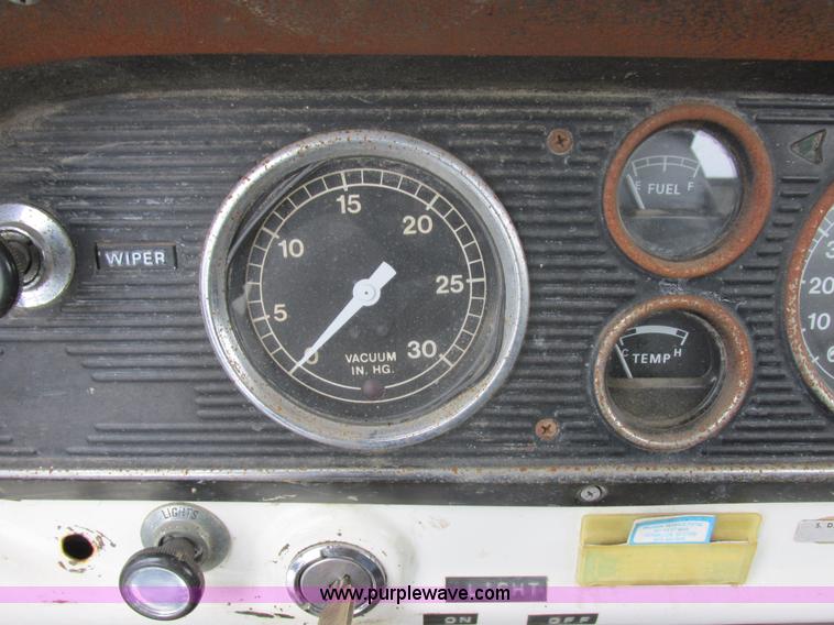 image for item E5253 1977 Ford F600 truck cab and chassis