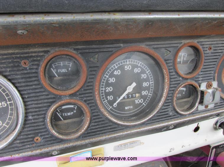 image for item E5253 1977 Ford F600 truck cab and chassis