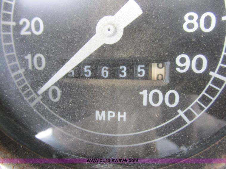 image for item E5253 1977 Ford F600 truck cab and chassis