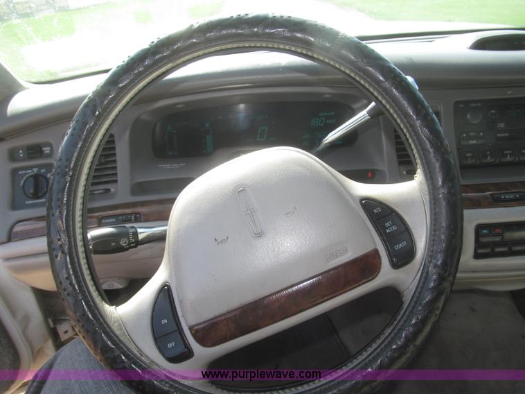 image for item F7147 1996 Lincoln Town Car Executive limousine