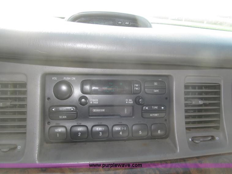 image for item F7147 1996 Lincoln Town Car Executive limousine