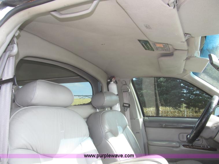 image for item F7147 1996 Lincoln Town Car Executive limousine