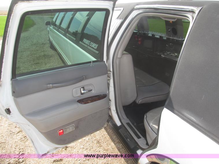 image for item F7147 1996 Lincoln Town Car Executive limousine