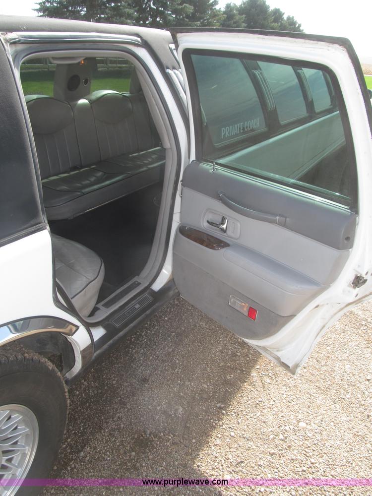image for item F7147 1996 Lincoln Town Car Executive limousine