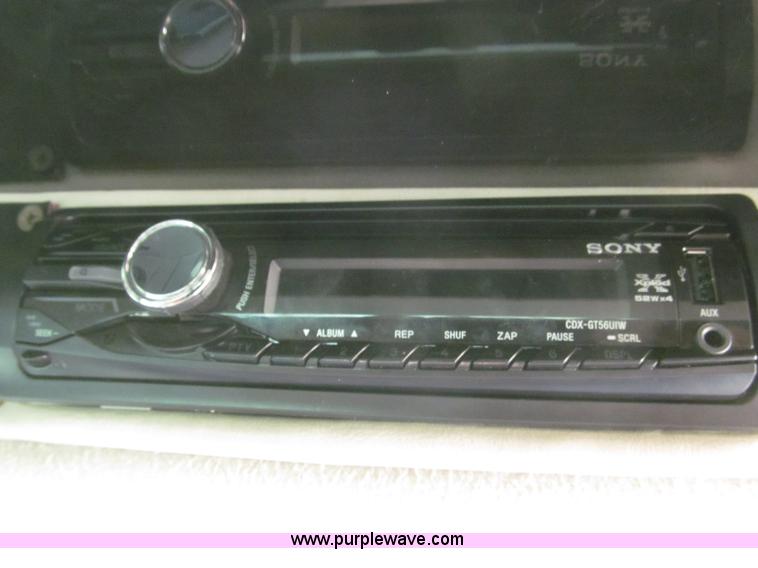 image for item F7147 1996 Lincoln Town Car Executive limousine