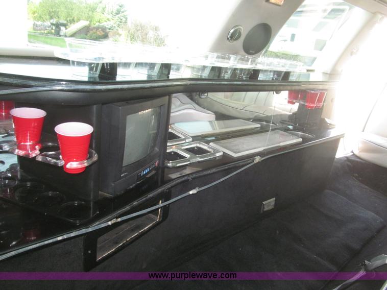 image for item F7147 1996 Lincoln Town Car Executive limousine