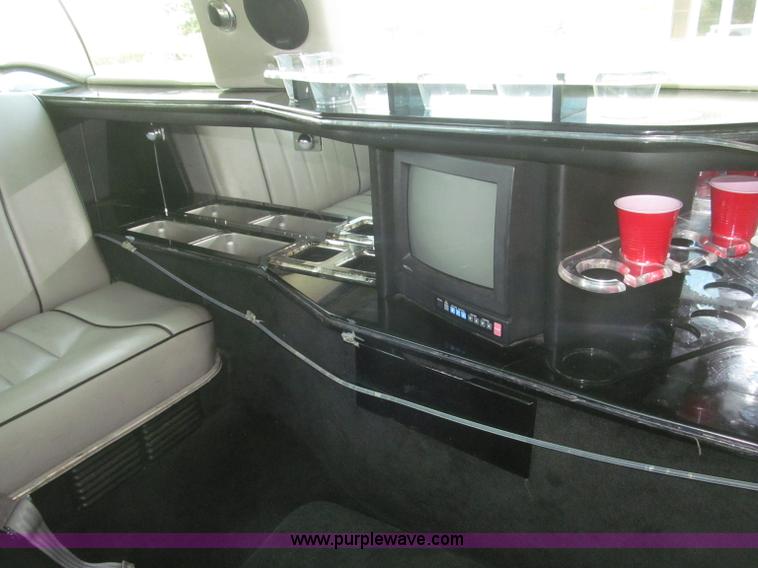 image for item F7147 1996 Lincoln Town Car Executive limousine