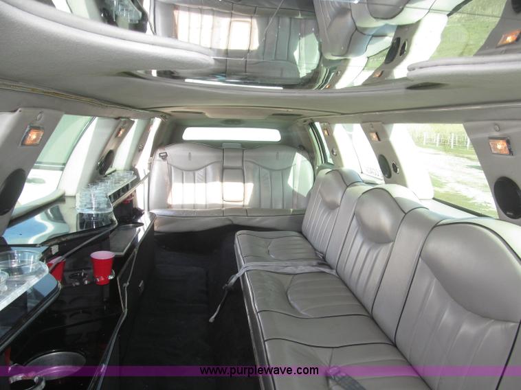 image for item F7147 1996 Lincoln Town Car Executive limousine