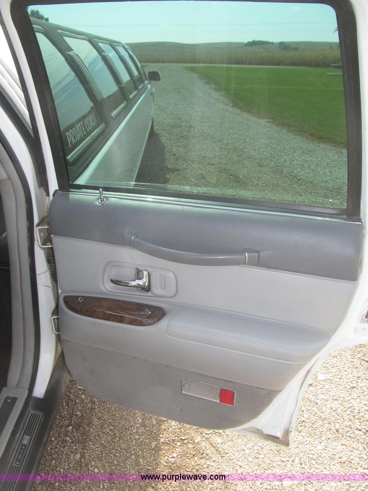 image for item F7147 1996 Lincoln Town Car Executive limousine