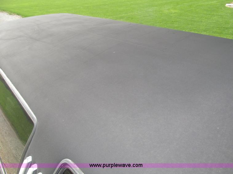 image for item F7147 1996 Lincoln Town Car Executive limousine