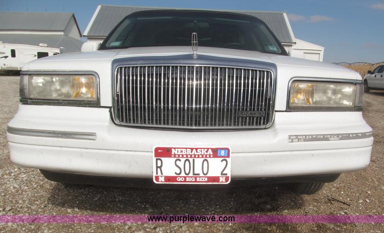 image for item F7147 1996 Lincoln Town Car Executive limousine
