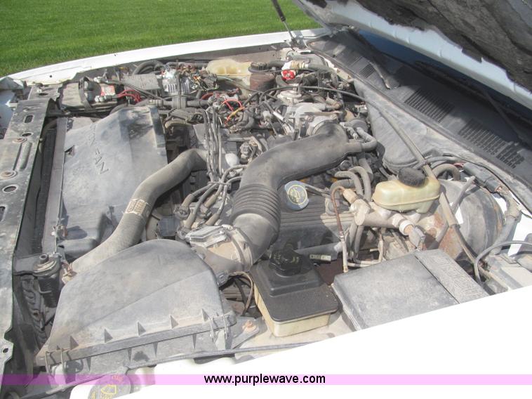 image for item F7147 1996 Lincoln Town Car Executive limousine