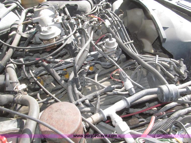 image for item F7147 1996 Lincoln Town Car Executive limousine