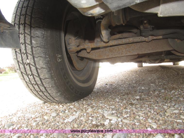 image for item F7147 1996 Lincoln Town Car Executive limousine