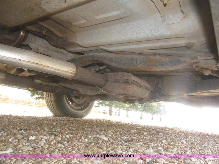 image for item F7147 1996 Lincoln Town Car Executive limousine