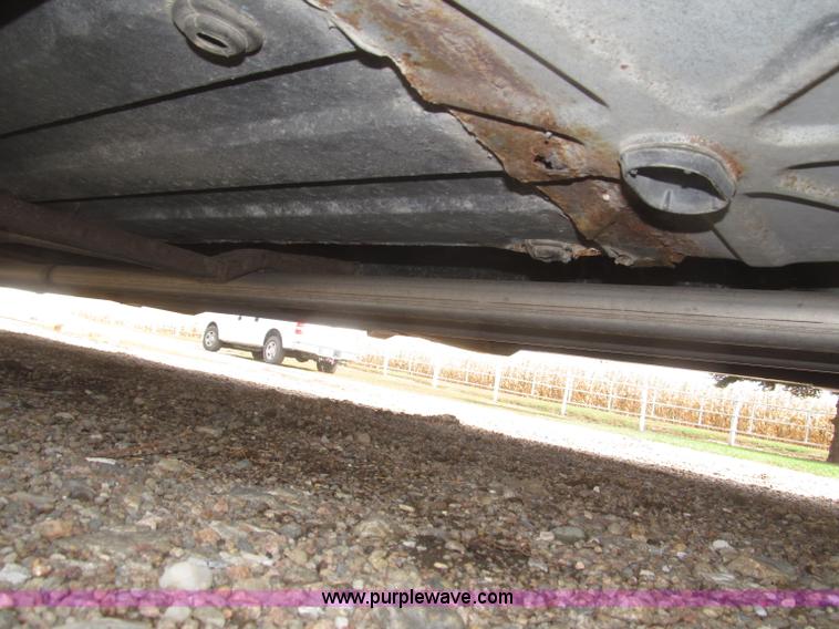 image for item F7147 1996 Lincoln Town Car Executive limousine