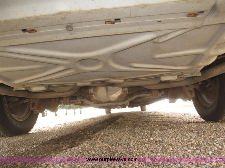 image for item F7147 1996 Lincoln Town Car Executive limousine