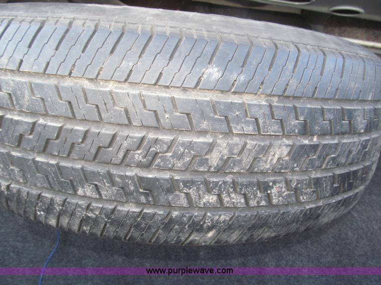 image for item F7147 1996 Lincoln Town Car Executive limousine