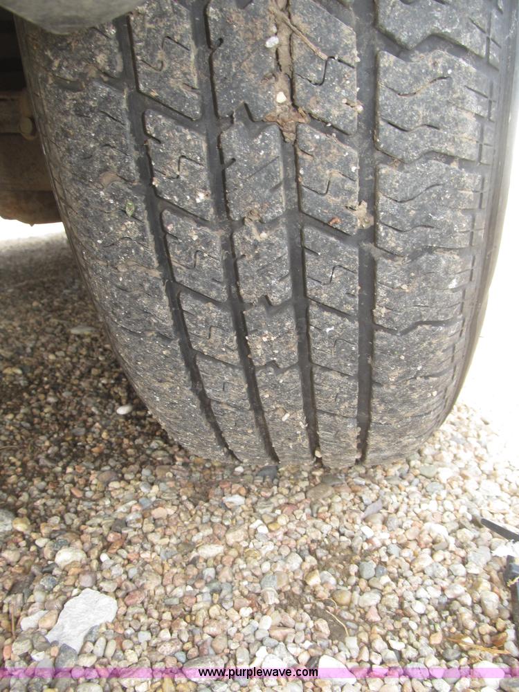 image for item F7147 1996 Lincoln Town Car Executive limousine