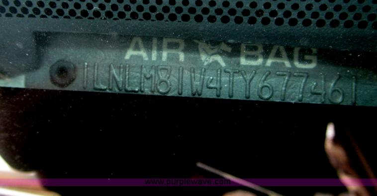 image for item F7147 1996 Lincoln Town Car Executive limousine