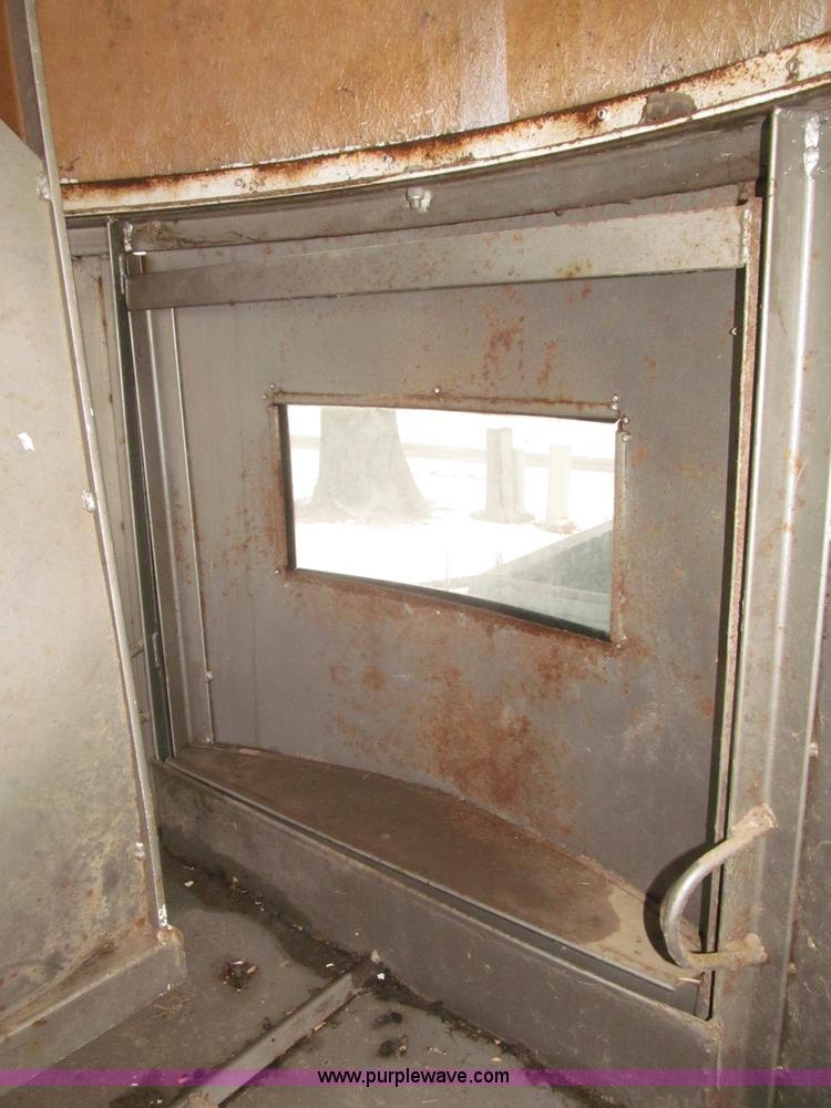 image for item F7223 1977 Flying L two horse tandem axle stock trailer