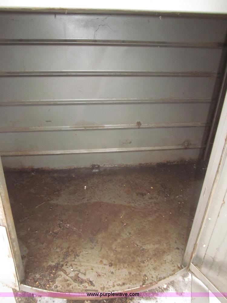 image for item F7223 1977 Flying L two horse tandem axle stock trailer