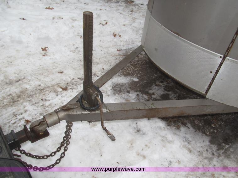 image for item F7223 1977 Flying L two horse tandem axle stock trailer