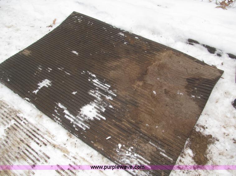 image for item F7223 1977 Flying L two horse tandem axle stock trailer