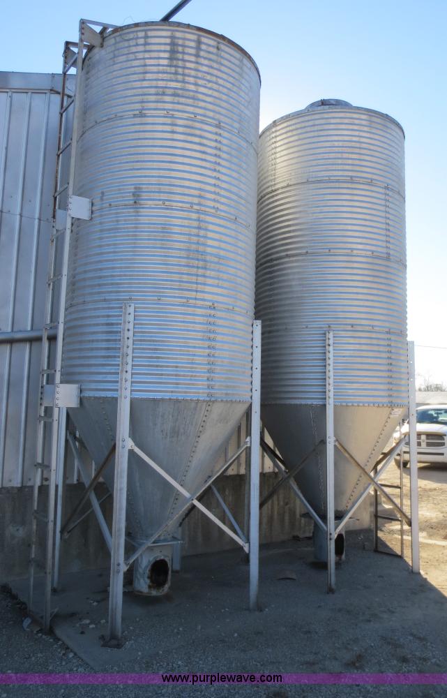 image for item F8138 (2) 6' diameter grain bins