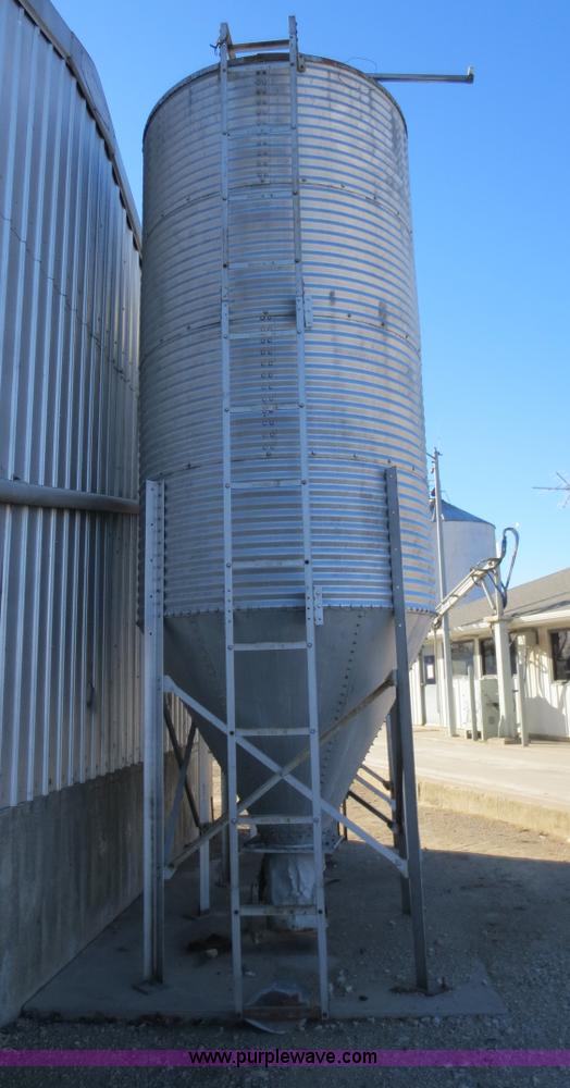 image for item F8138 (2) 6' diameter grain bins