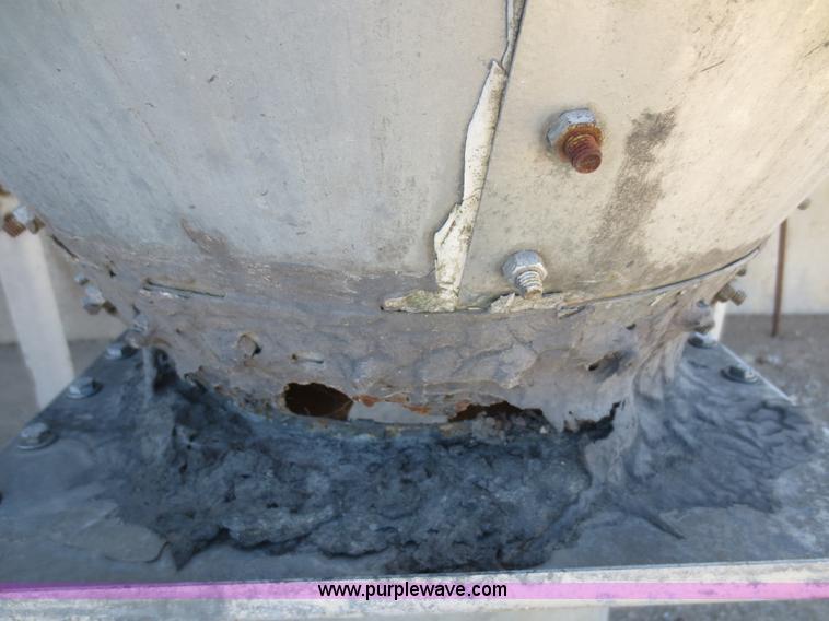 image for item F8138 (2) 6' diameter grain bins