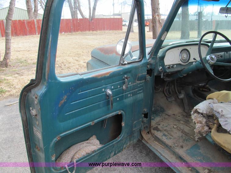 image for item G9641 1965 Ford F100 pickup truck