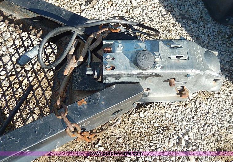 image for item H1259 2001 tandem axle trailer