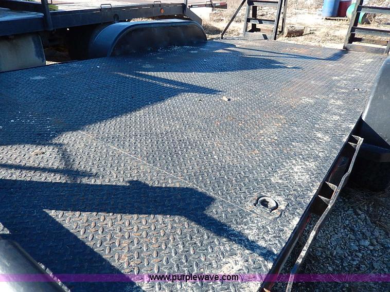 image for item H1259 2001 tandem axle trailer