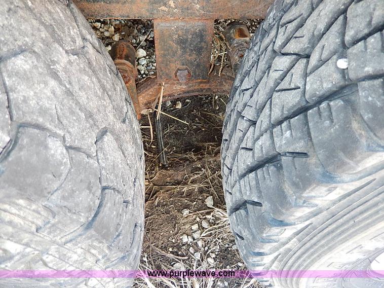 image for item H1259 2001 tandem axle trailer