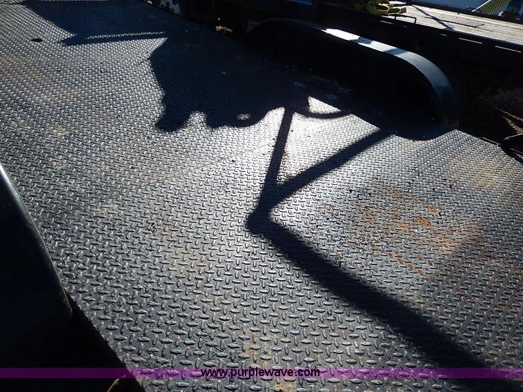 image for item H1259 2001 tandem axle trailer