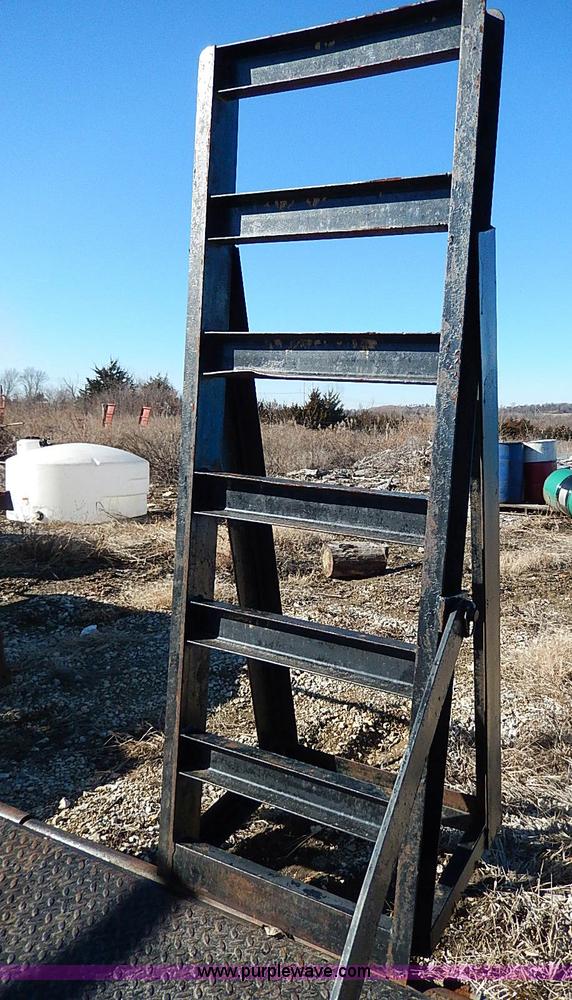 image for item H1259 2001 tandem axle trailer