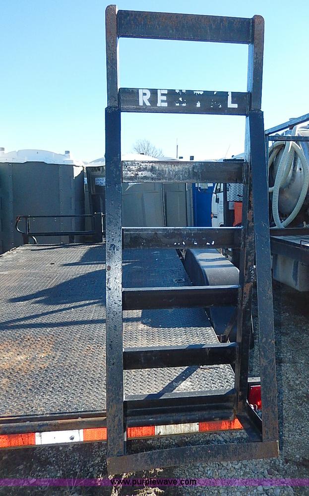 image for item H1259 2001 tandem axle trailer