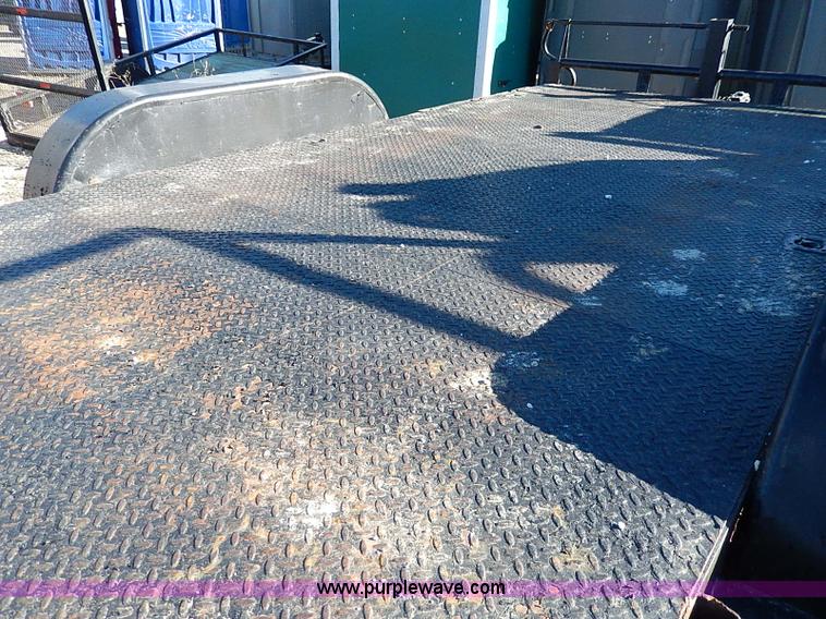 image for item H1259 2001 tandem axle trailer