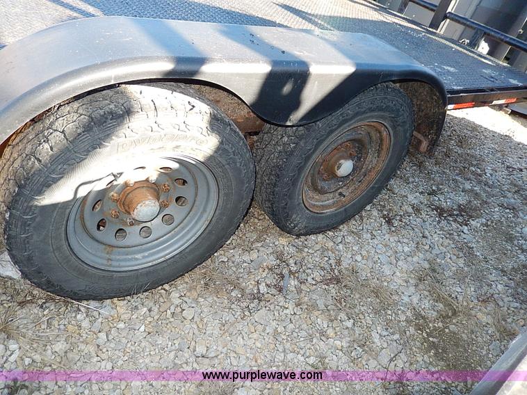 image for item H1259 2001 tandem axle trailer