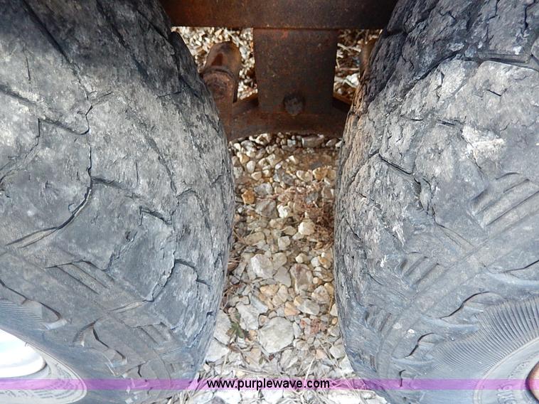 image for item H1259 2001 tandem axle trailer