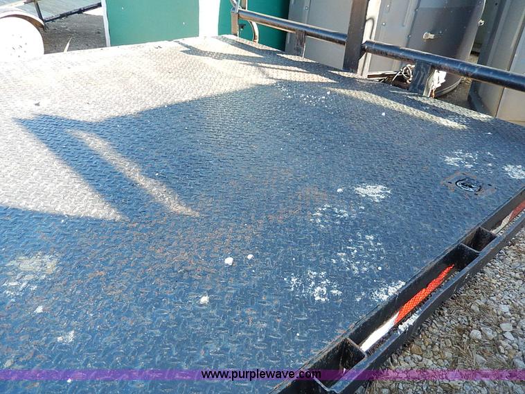 image for item H1259 2001 tandem axle trailer