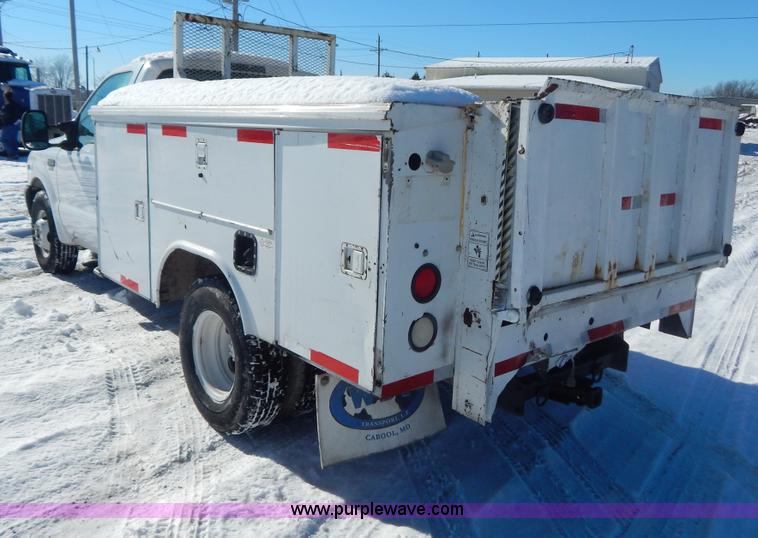 image for item H3910 2001 Ford F350 Super Duty utility truck